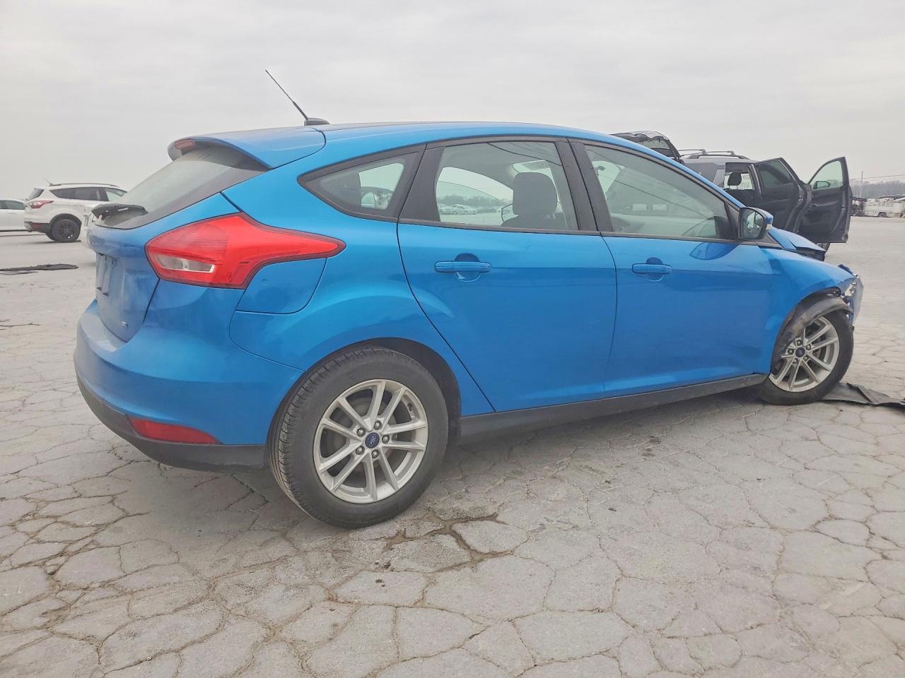 2017 FORD FOCUS SE photo 7
