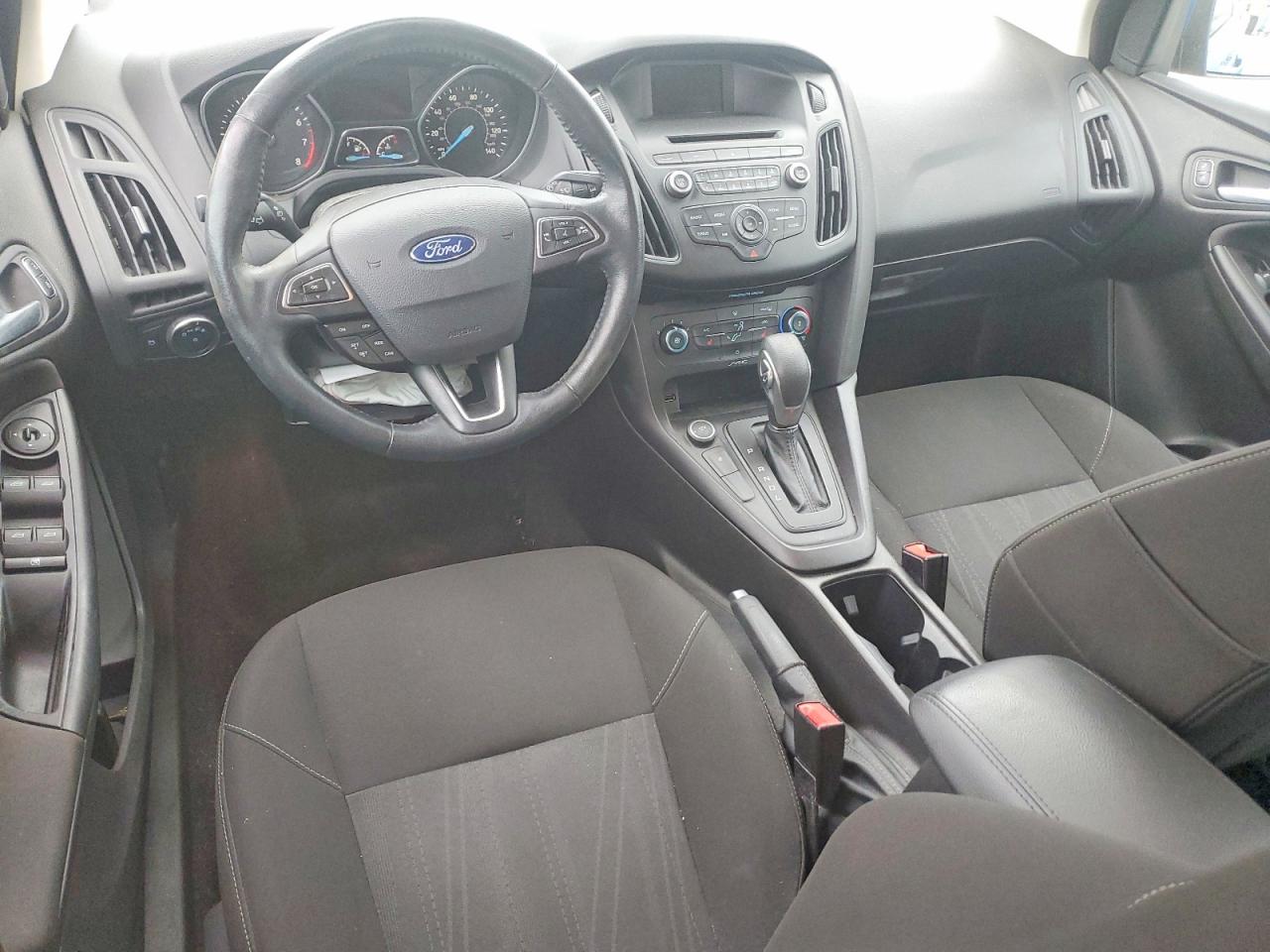 2017 FORD FOCUS SE photo 22