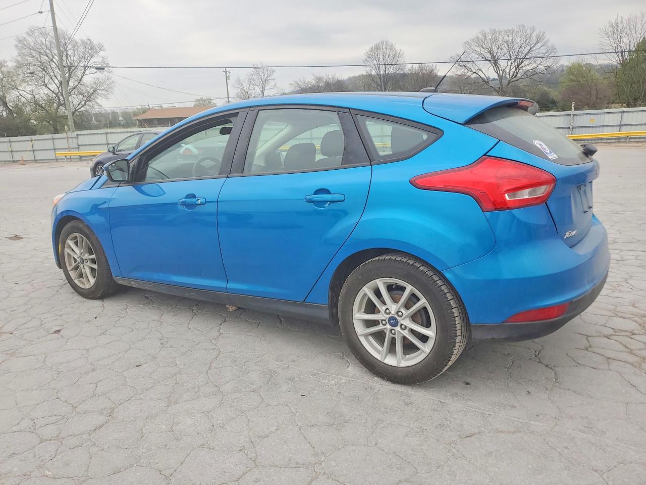 2017 FORD FOCUS SE photo 4