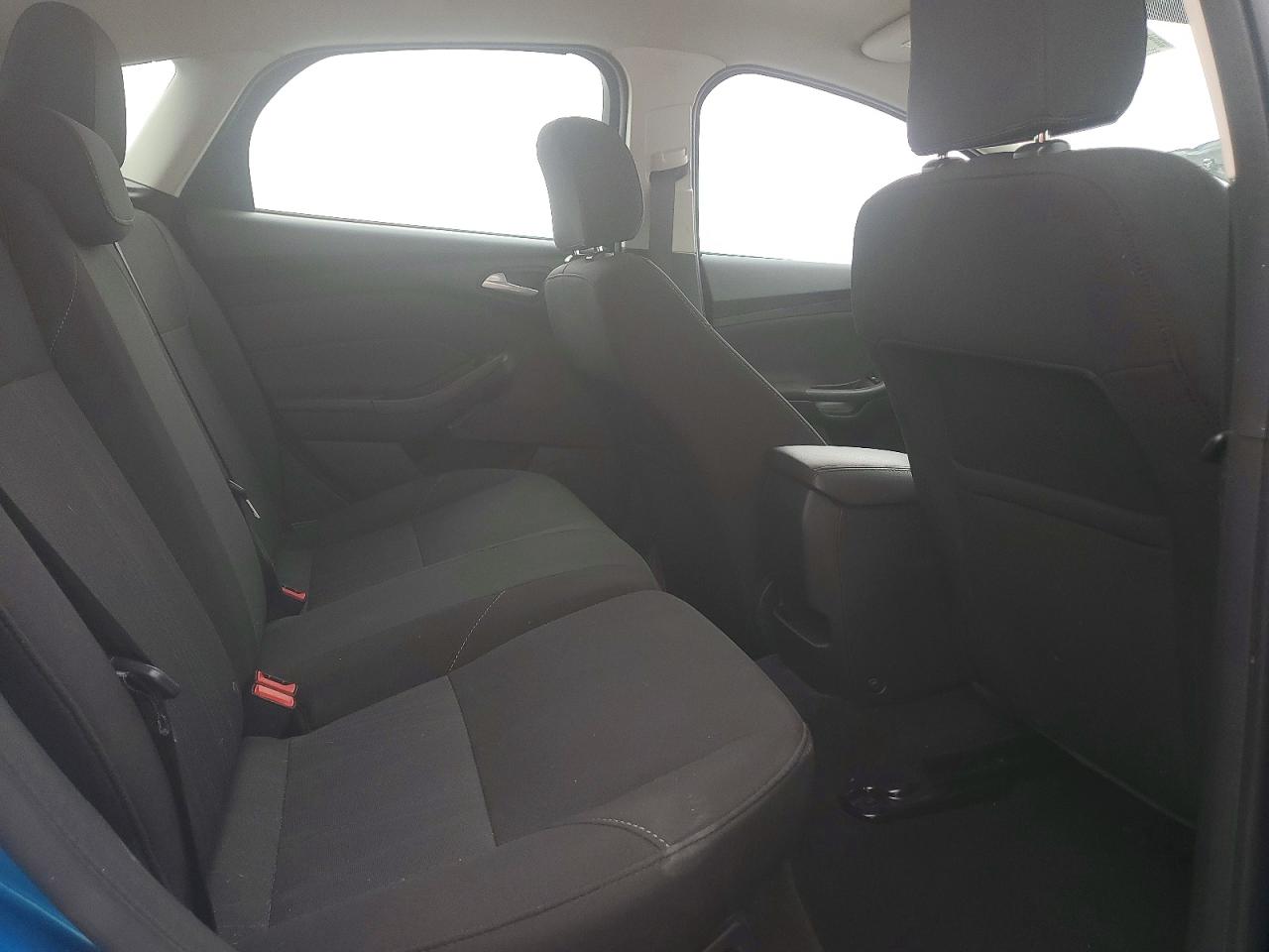 2017 FORD FOCUS SE photo 28