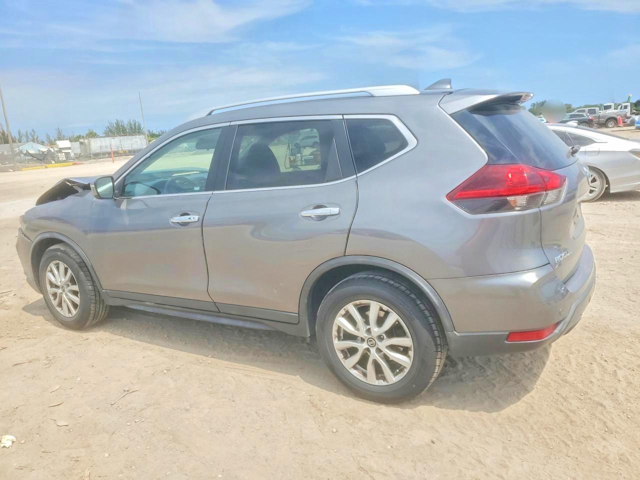 2019 NISSAN ROGUE SV photo 4