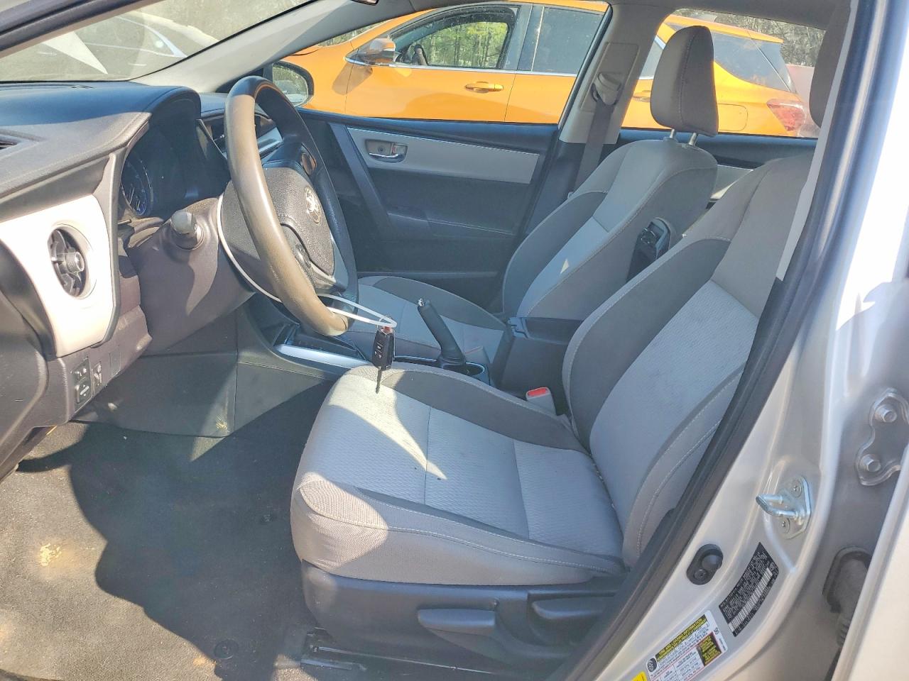 2019 TOYOTA COROLLA LE photo 7