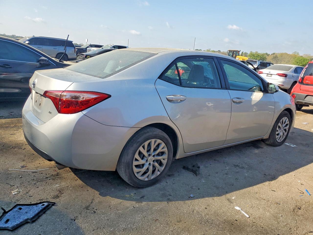 2019 TOYOTA COROLLA LE photo 3