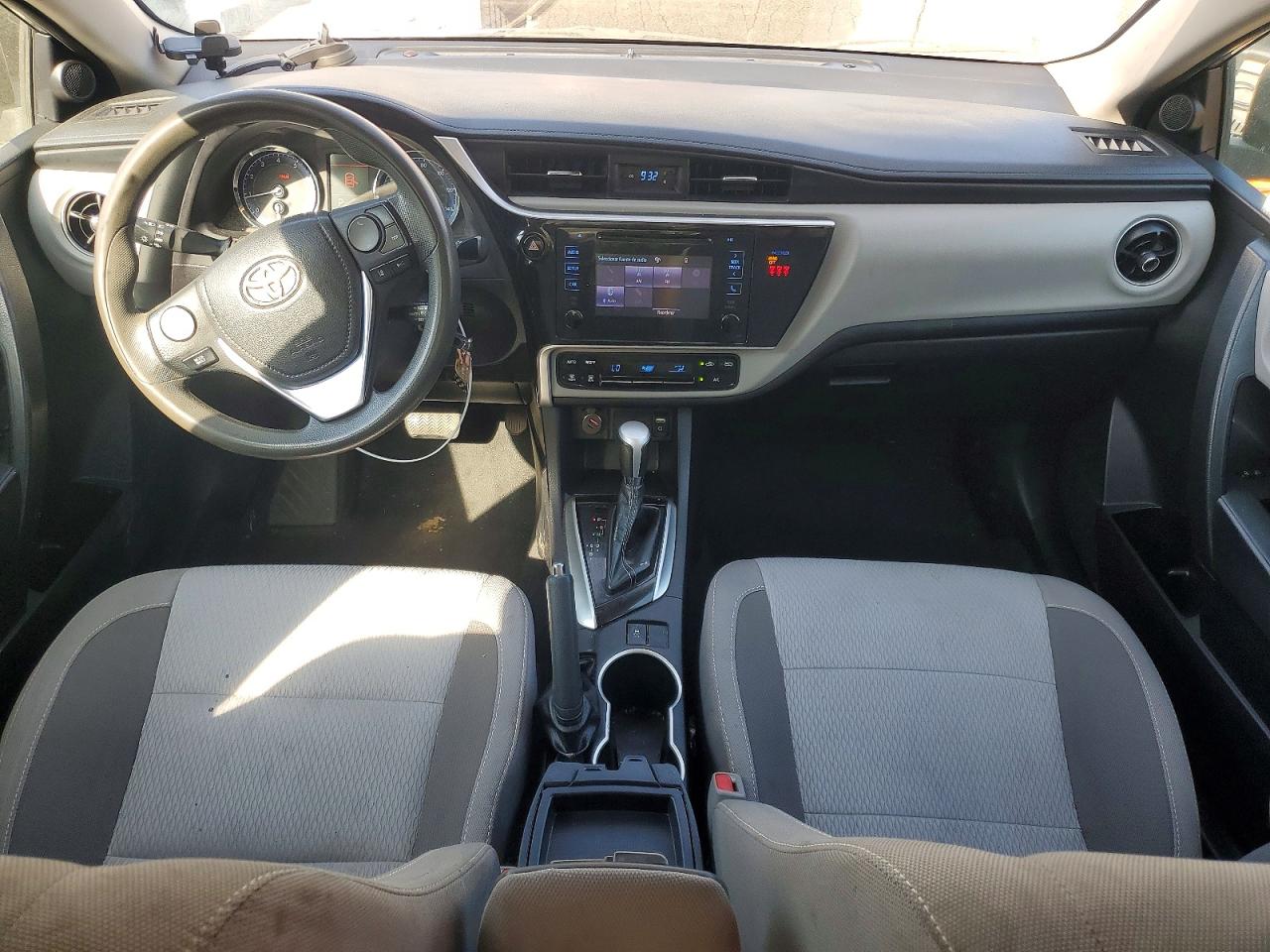 2019 TOYOTA COROLLA LE photo 8