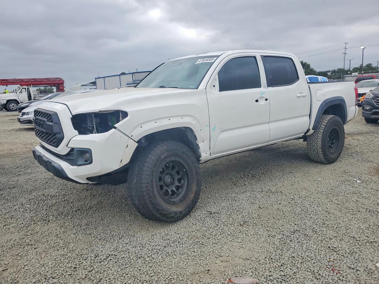 2017 TOYOTA TACOMA