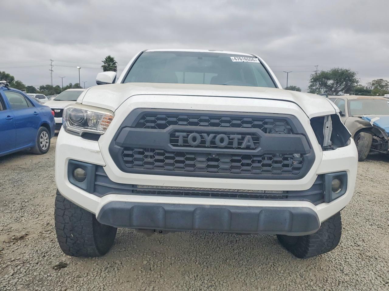 2017 TOYOTA TACOMA TRD OFF-ROAD photo 5