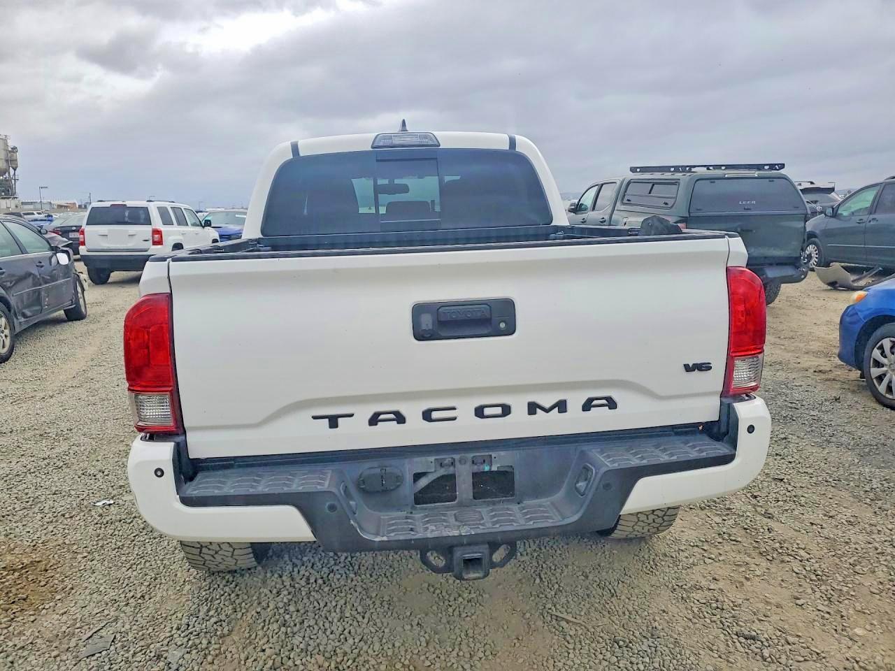 2017 TOYOTA TACOMA TRD OFF-ROAD photo 6