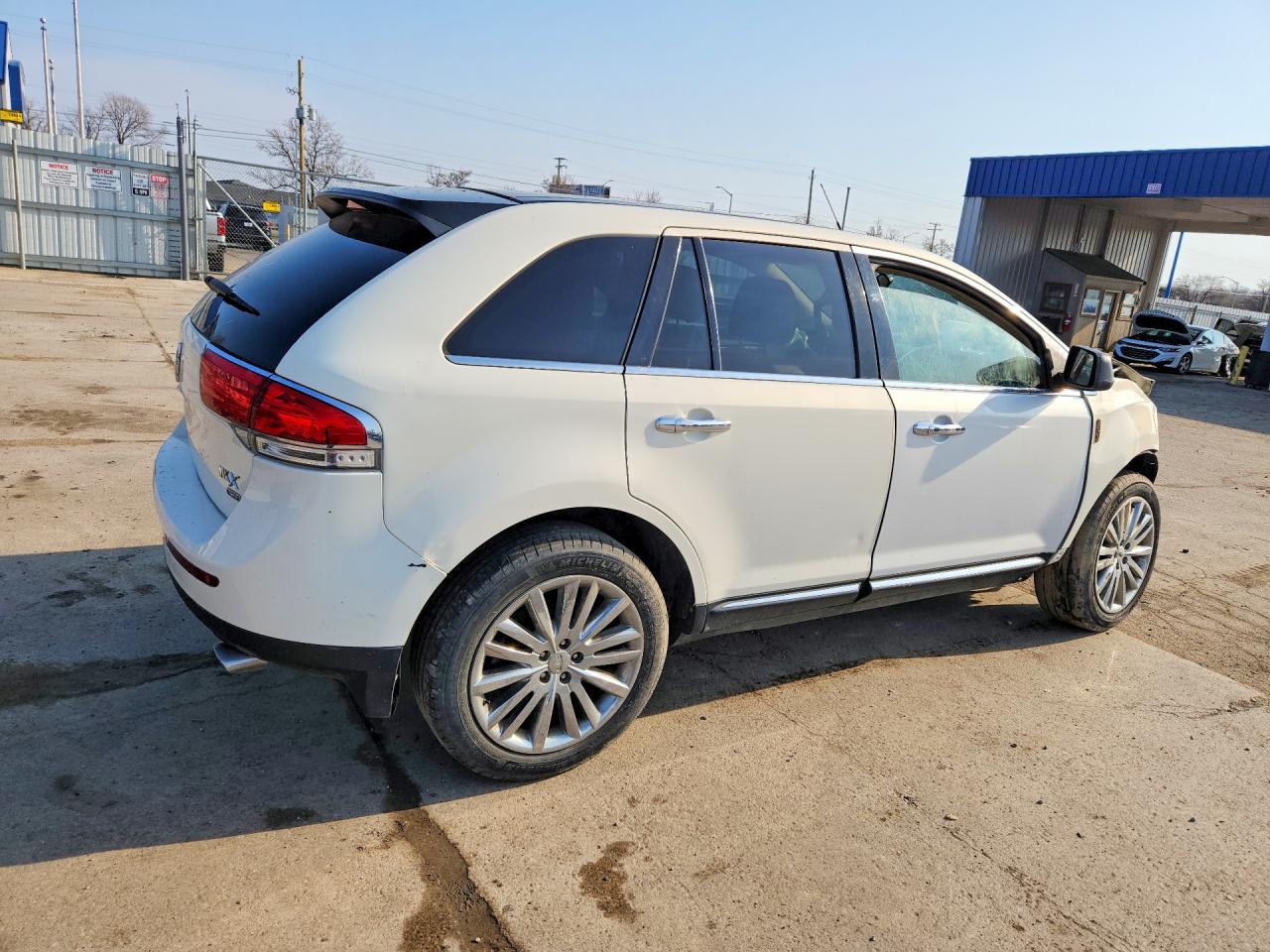 2012 LINCOLN TOWNHOUSE MKX photo 3