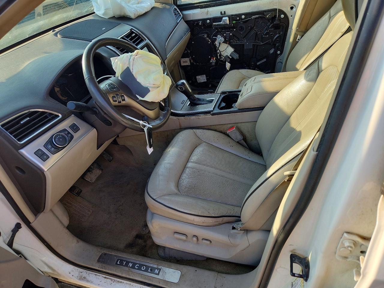2012 LINCOLN TOWNHOUSE MKX photo 7