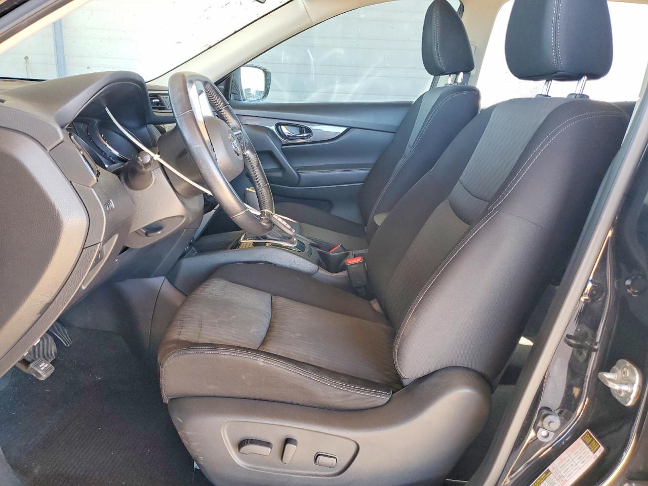 2017 NISSAN ROGUE SV photo 13