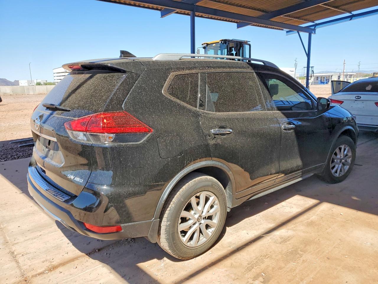 2017 NISSAN ROGUE SV photo 5