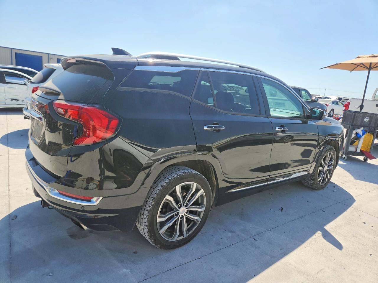 2018 GMC TERRAIN DENALI photo 3