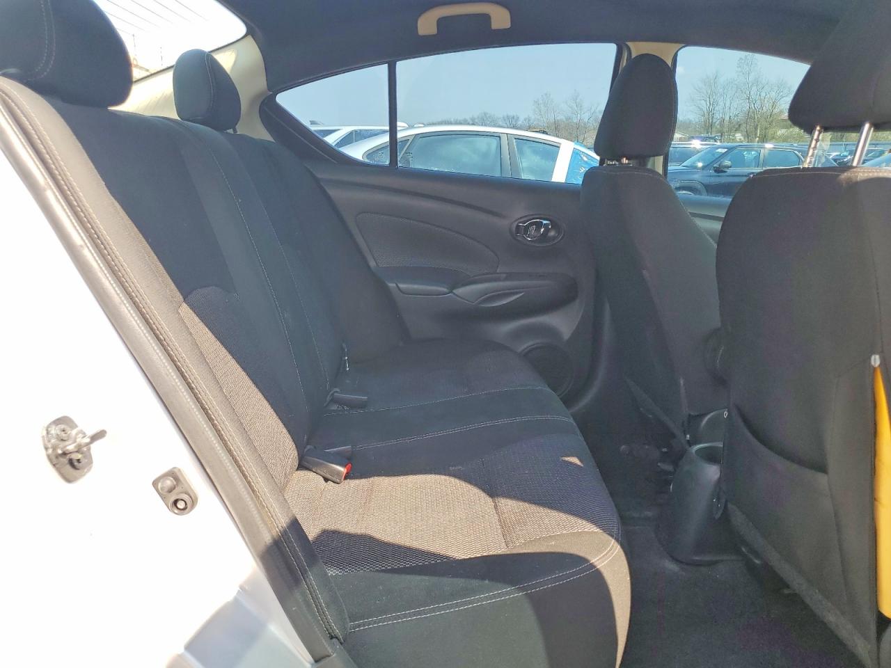 2019 NISSAN VERSA SV photo 19