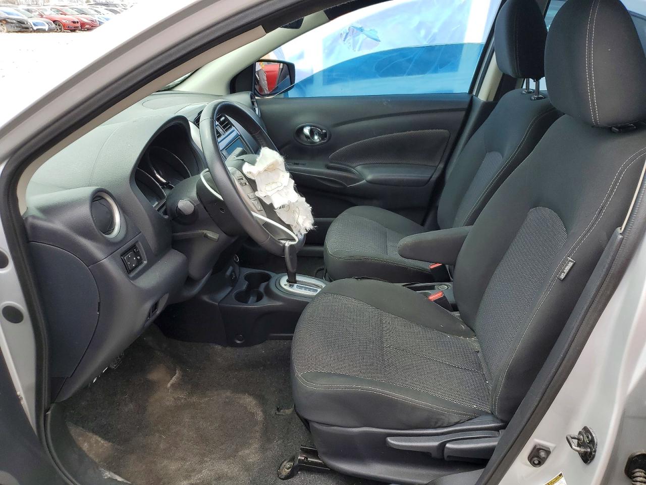 2019 NISSAN VERSA SV photo 13