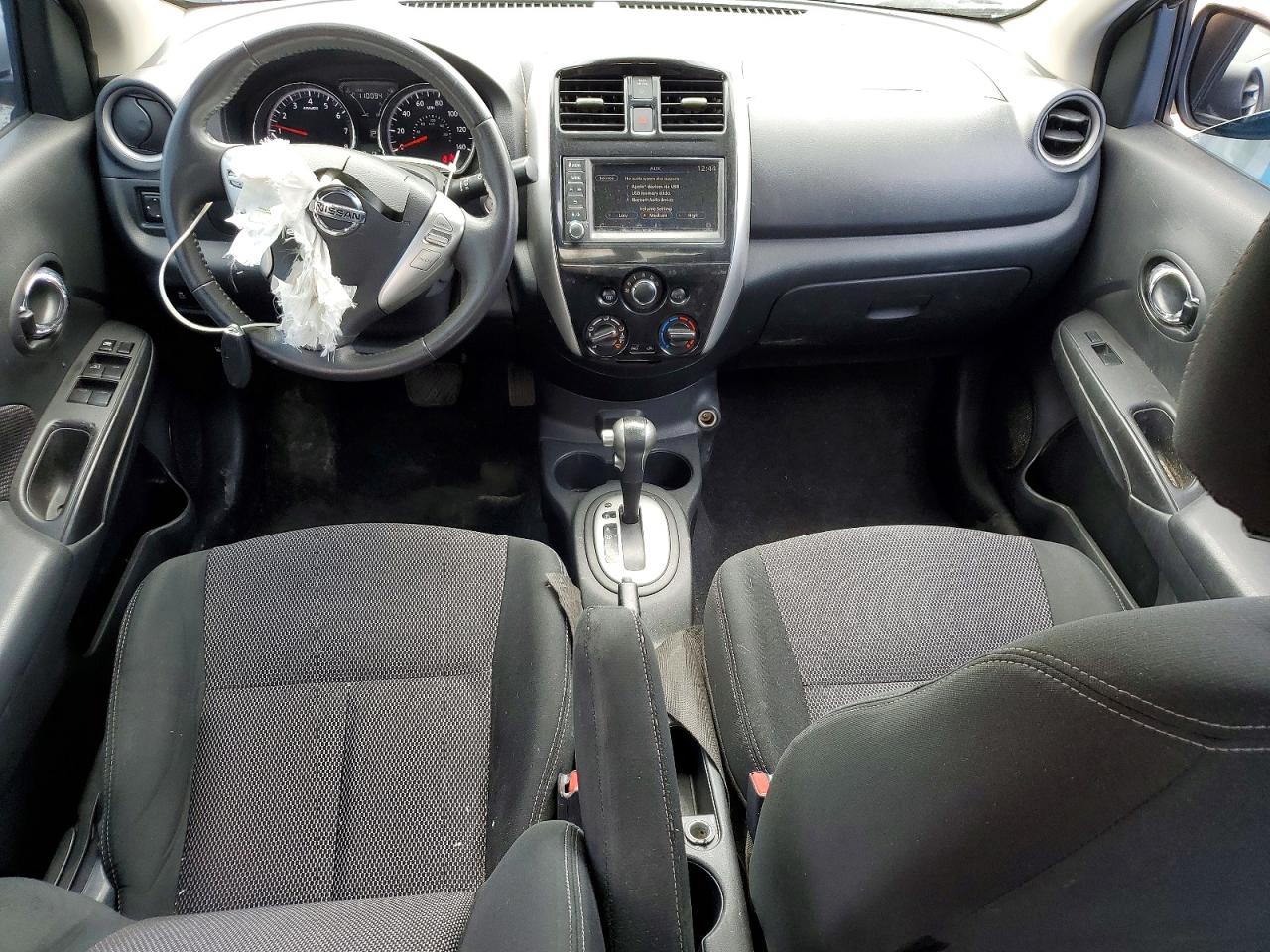2019 NISSAN VERSA SV photo 15