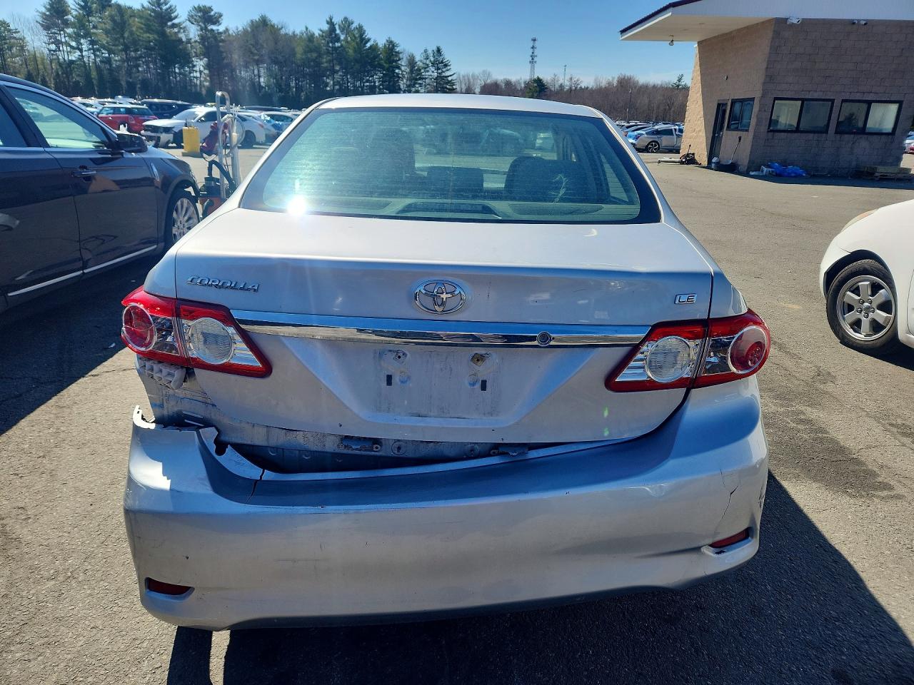 2013 TOYOTA COROLLA LE photo 11