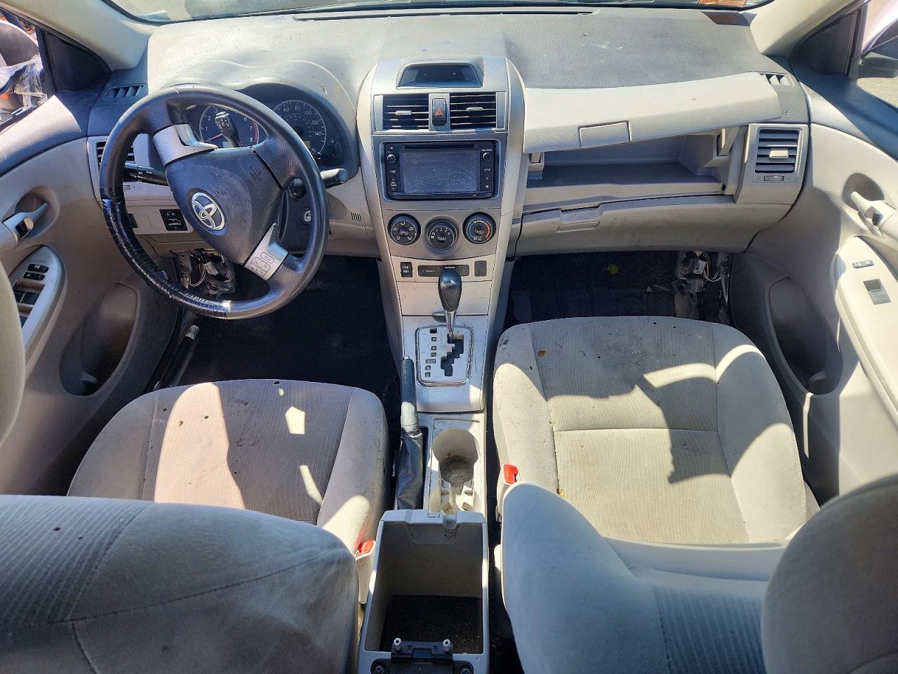 2013 TOYOTA COROLLA LE photo 15