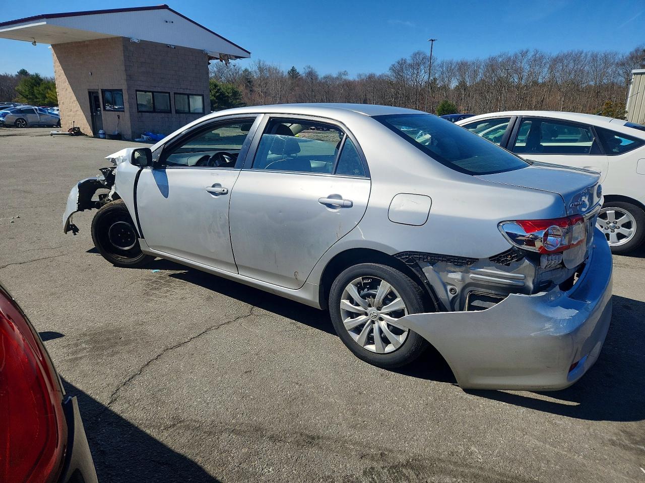 2013 TOYOTA COROLLA LE photo 3