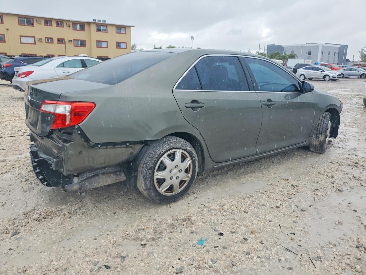 2012 TOYOTA CAMRY LE photo 5