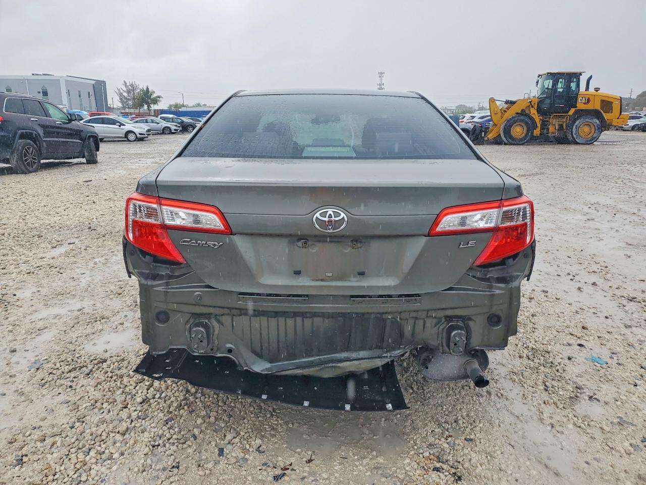 2012 TOYOTA CAMRY LE photo 11