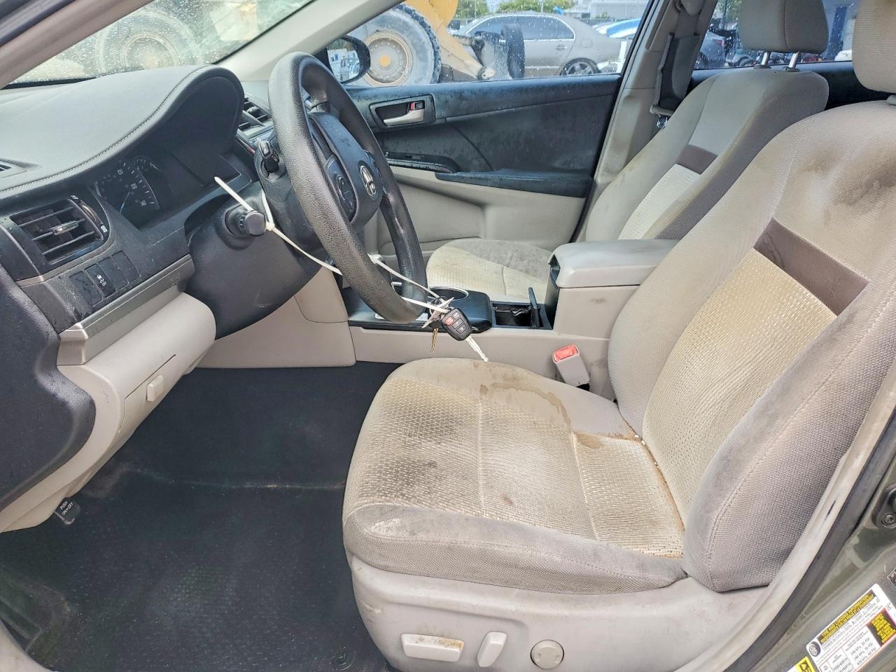 2012 TOYOTA CAMRY LE photo 13
