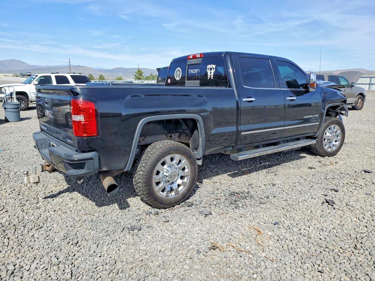 2017 GMC SIERRA K2500 DENALI photo 7