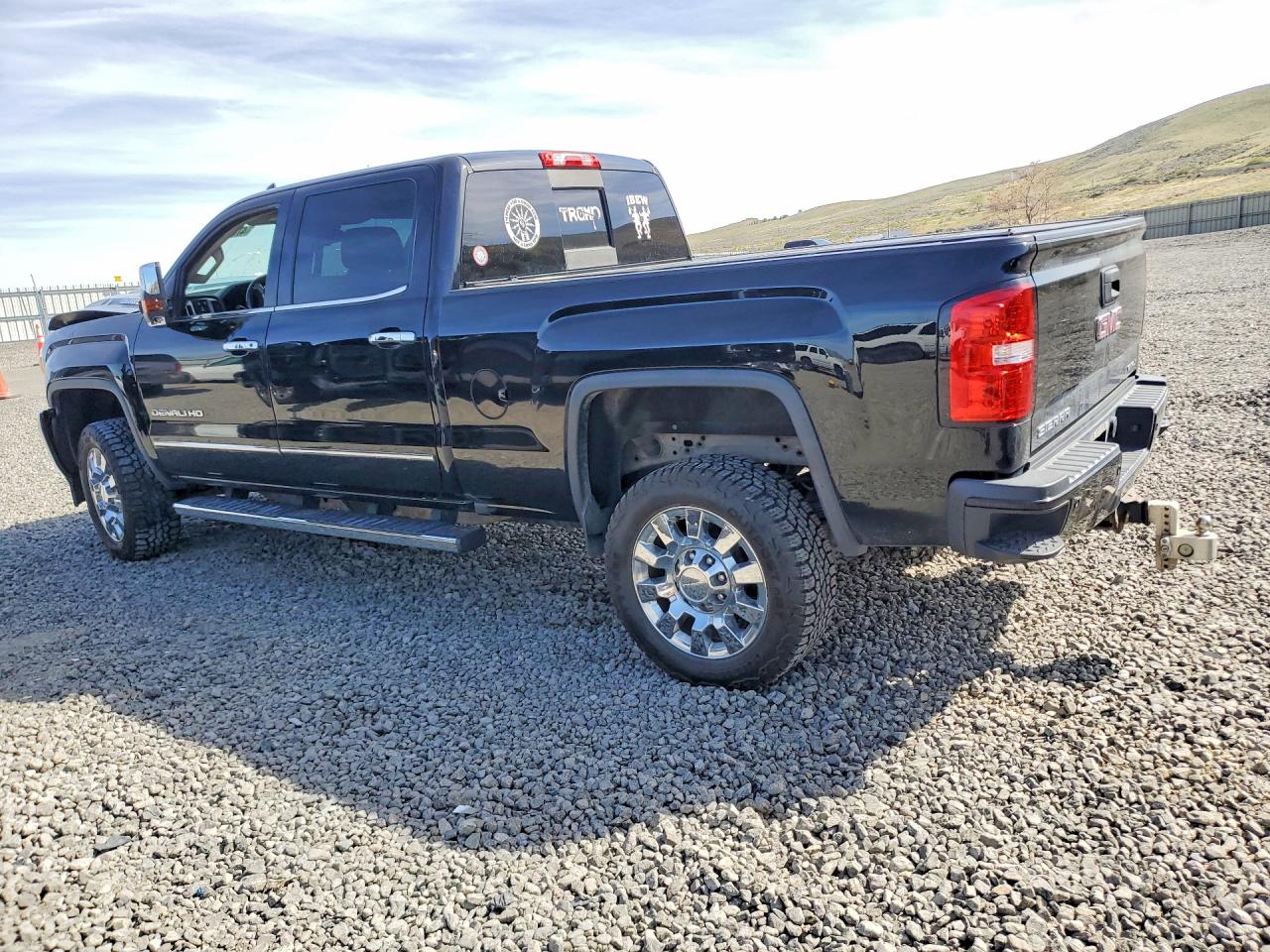 2017 GMC SIERRA K2500 DENALI photo 4