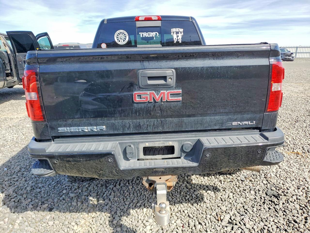 2017 GMC SIERRA K2500 DENALI photo 16