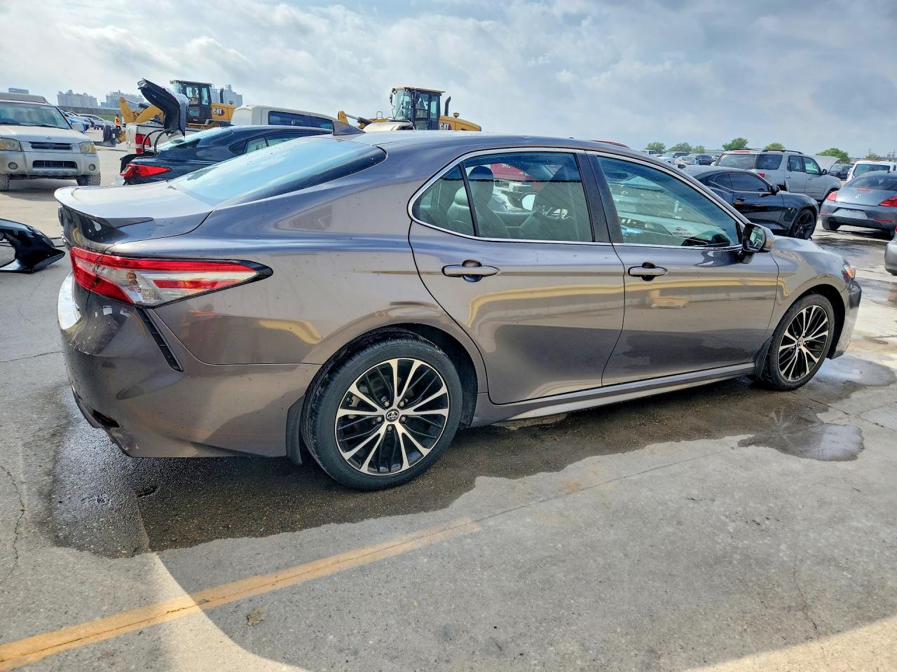 2019 TOYOTA CAMRY SE photo 3