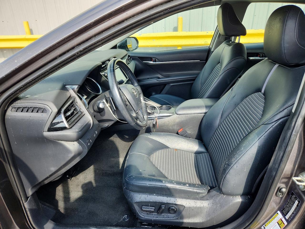 2019 TOYOTA CAMRY SE photo 7