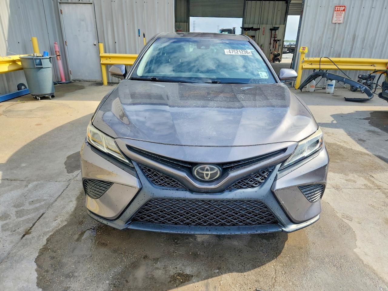 2019 TOYOTA CAMRY SE photo 5