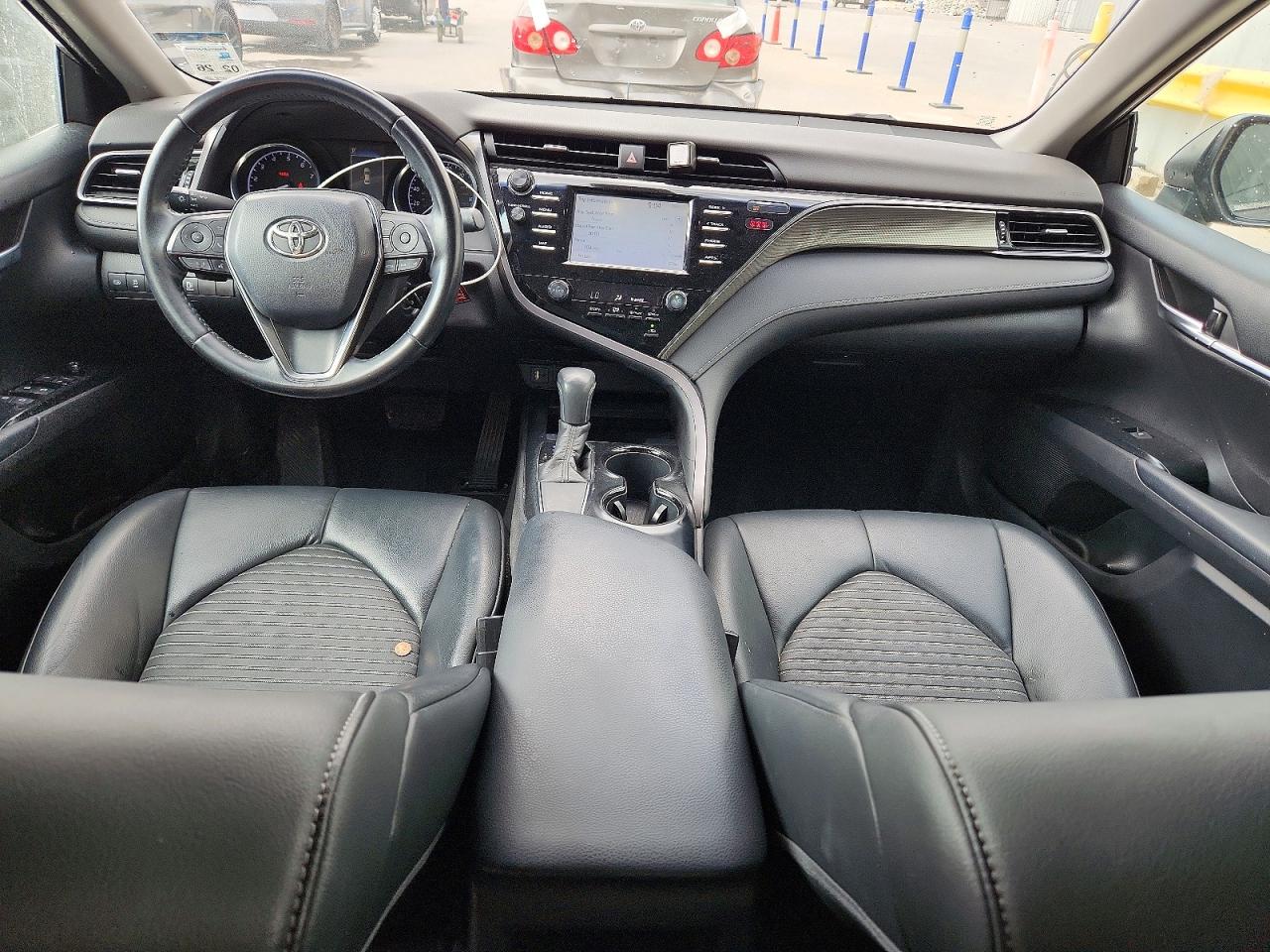 2019 TOYOTA CAMRY SE photo 8