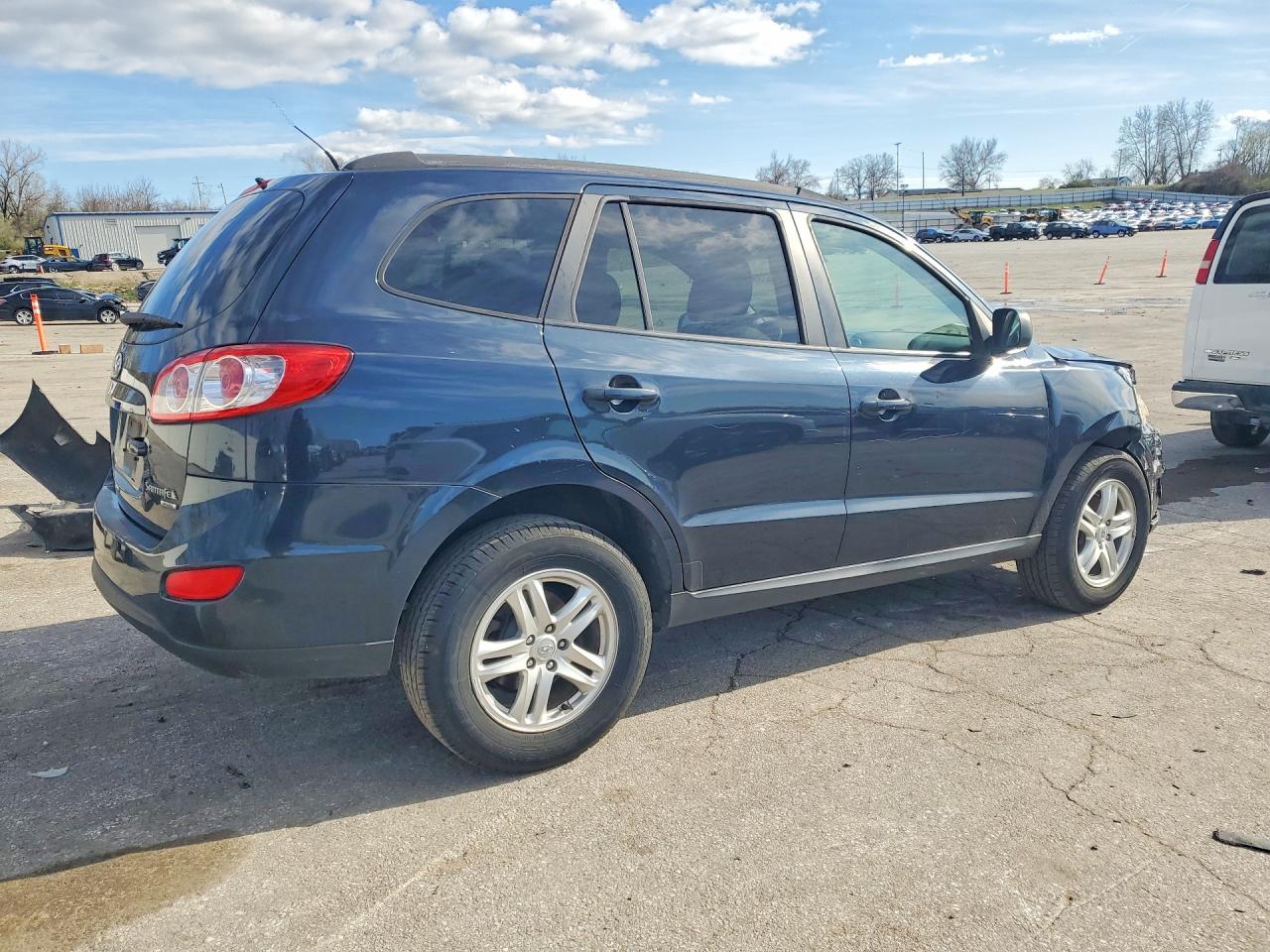 2011 HYUNDAI SANTA FE GLS photo 3
