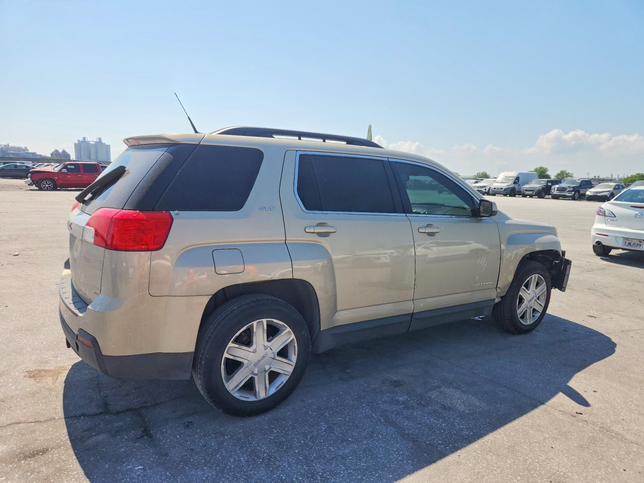 2011 GMC TERRAIN SLT photo 3
