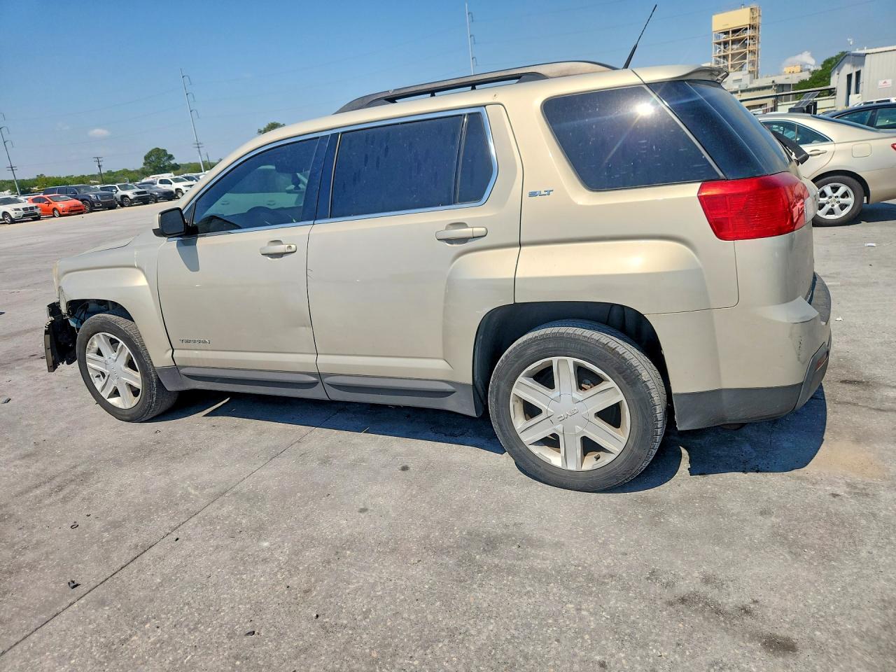 2011 GMC TERRAIN SLT photo 2