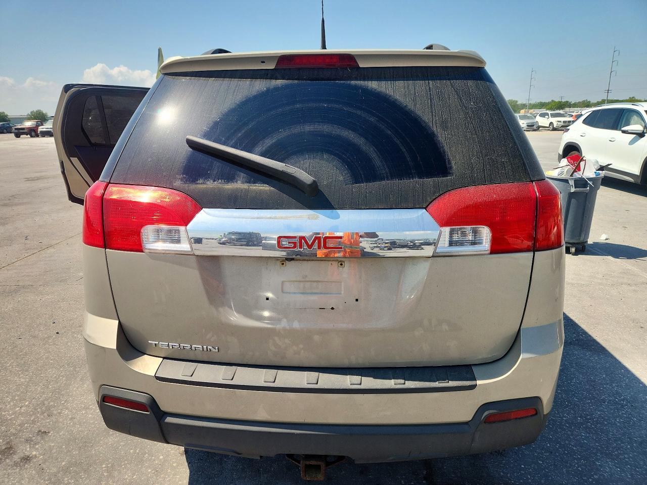 2011 GMC TERRAIN SLT photo 6