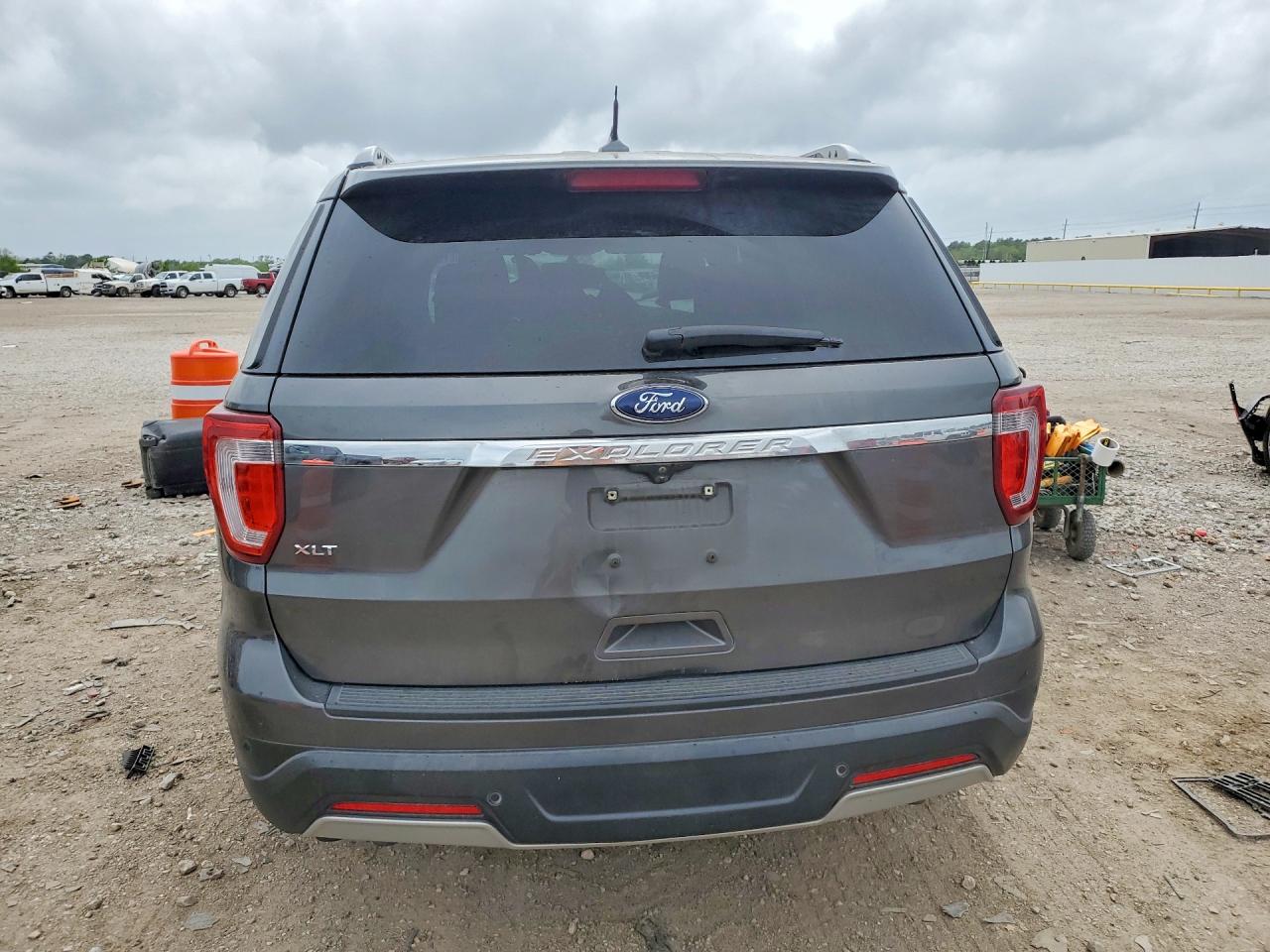 2019 FORD EXPLORER XLT photo 11