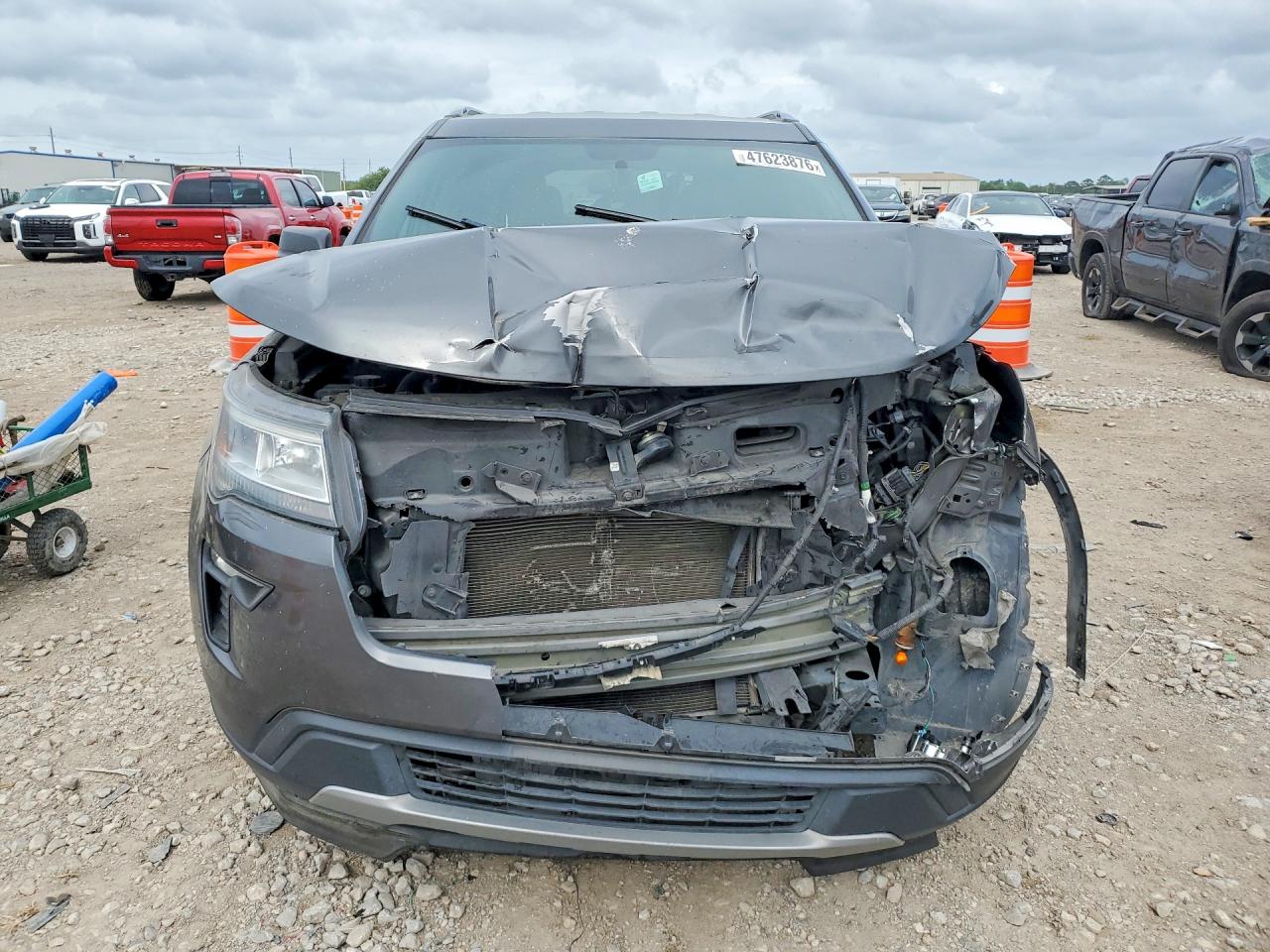 2019 FORD EXPLORER XLT photo 9
