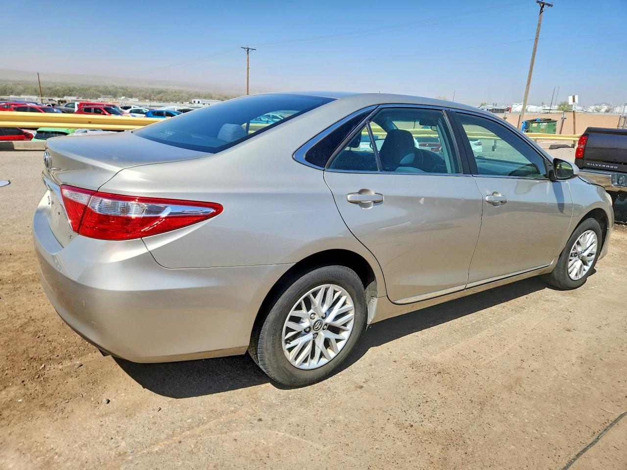 2017 TOYOTA CAMRY LE photo 3