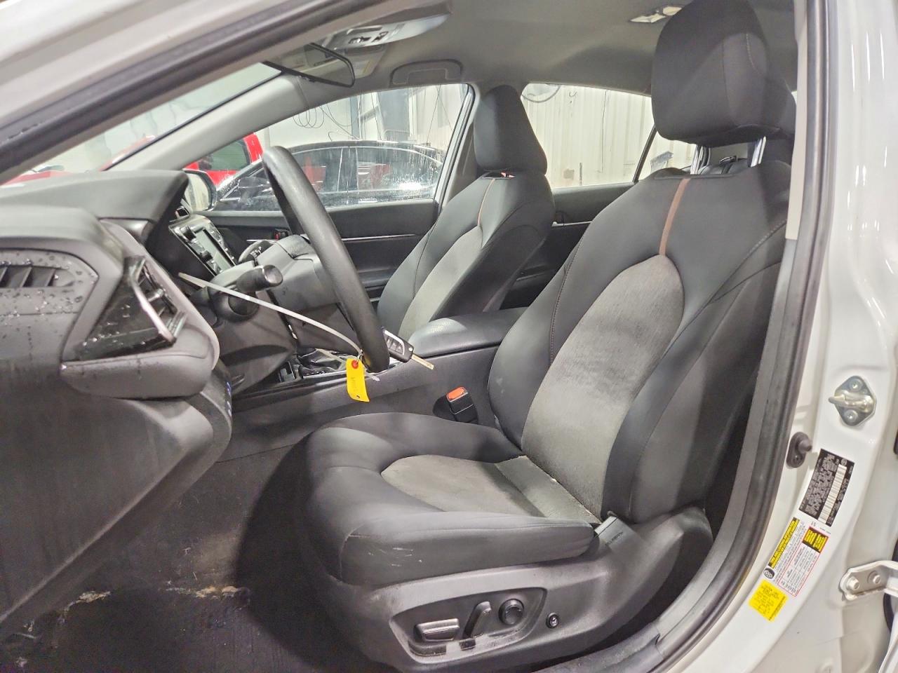 2020 TOYOTA CAMRY LE photo 13
