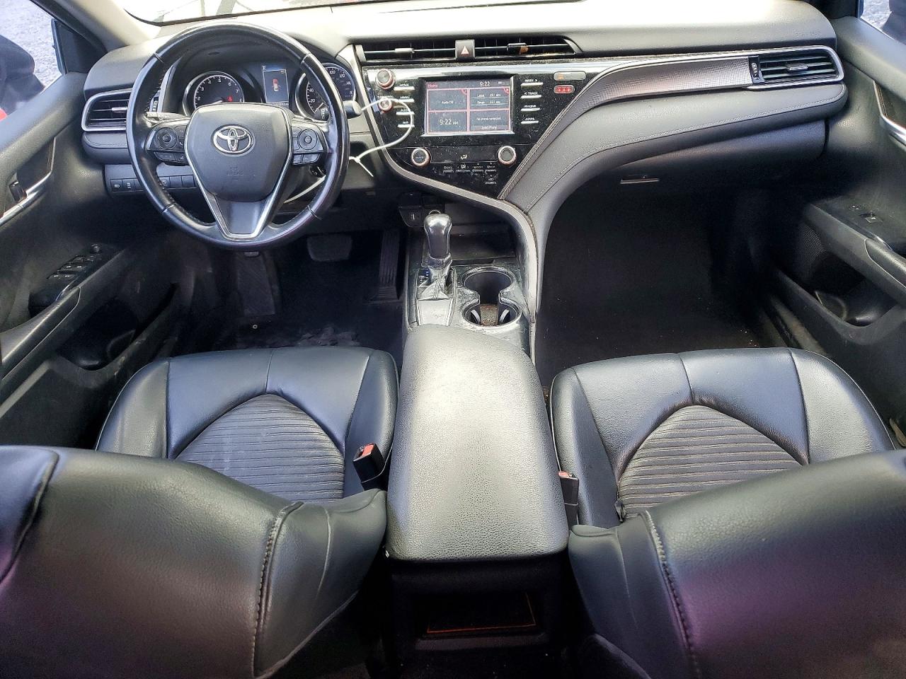 2019 TOYOTA CAMRY SE photo 15