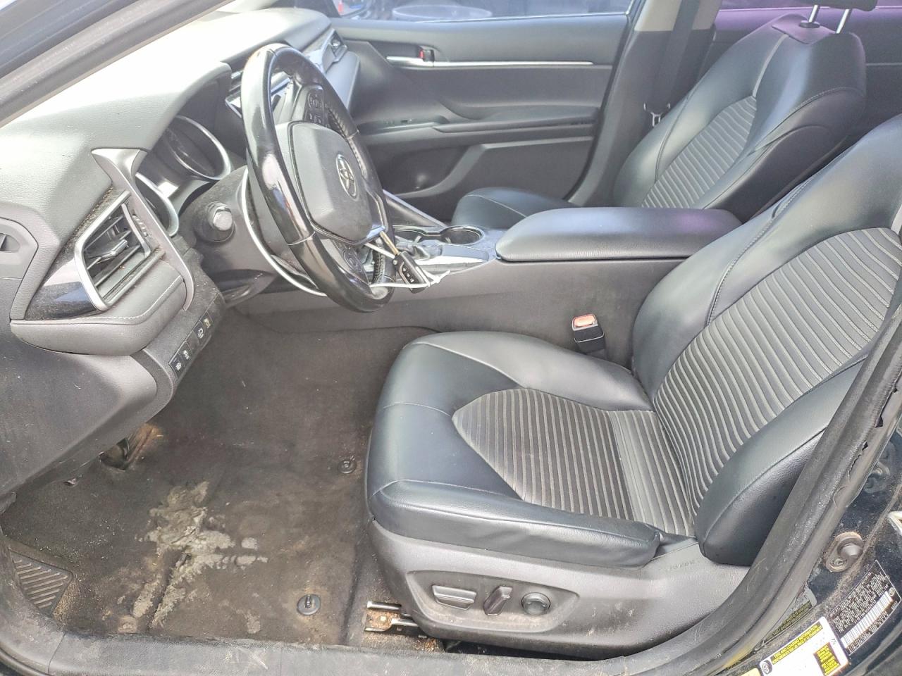 2019 TOYOTA CAMRY SE photo 13