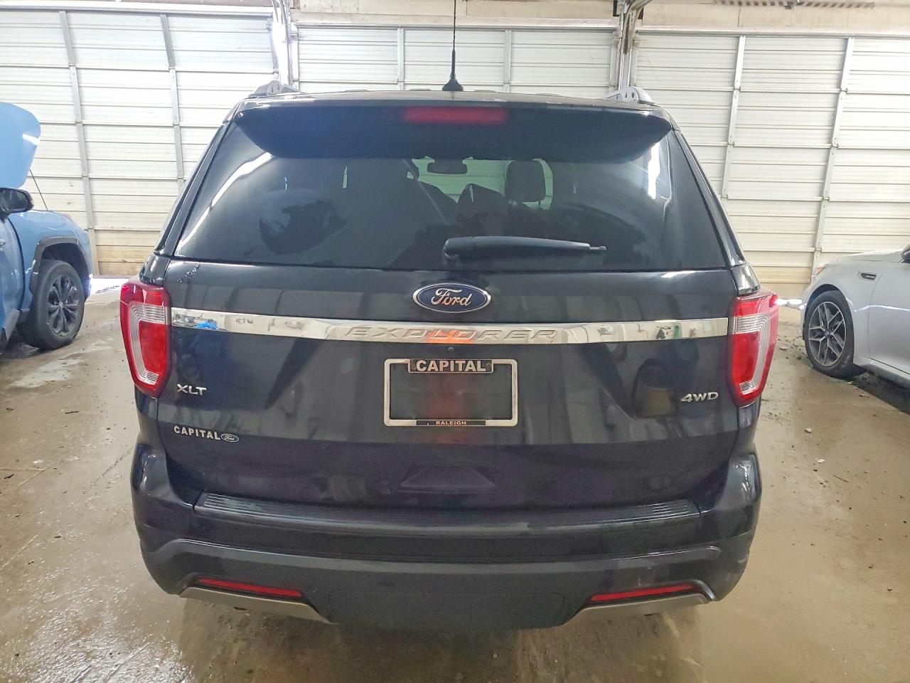 2019 FORD EXPLORER XLT photo 11