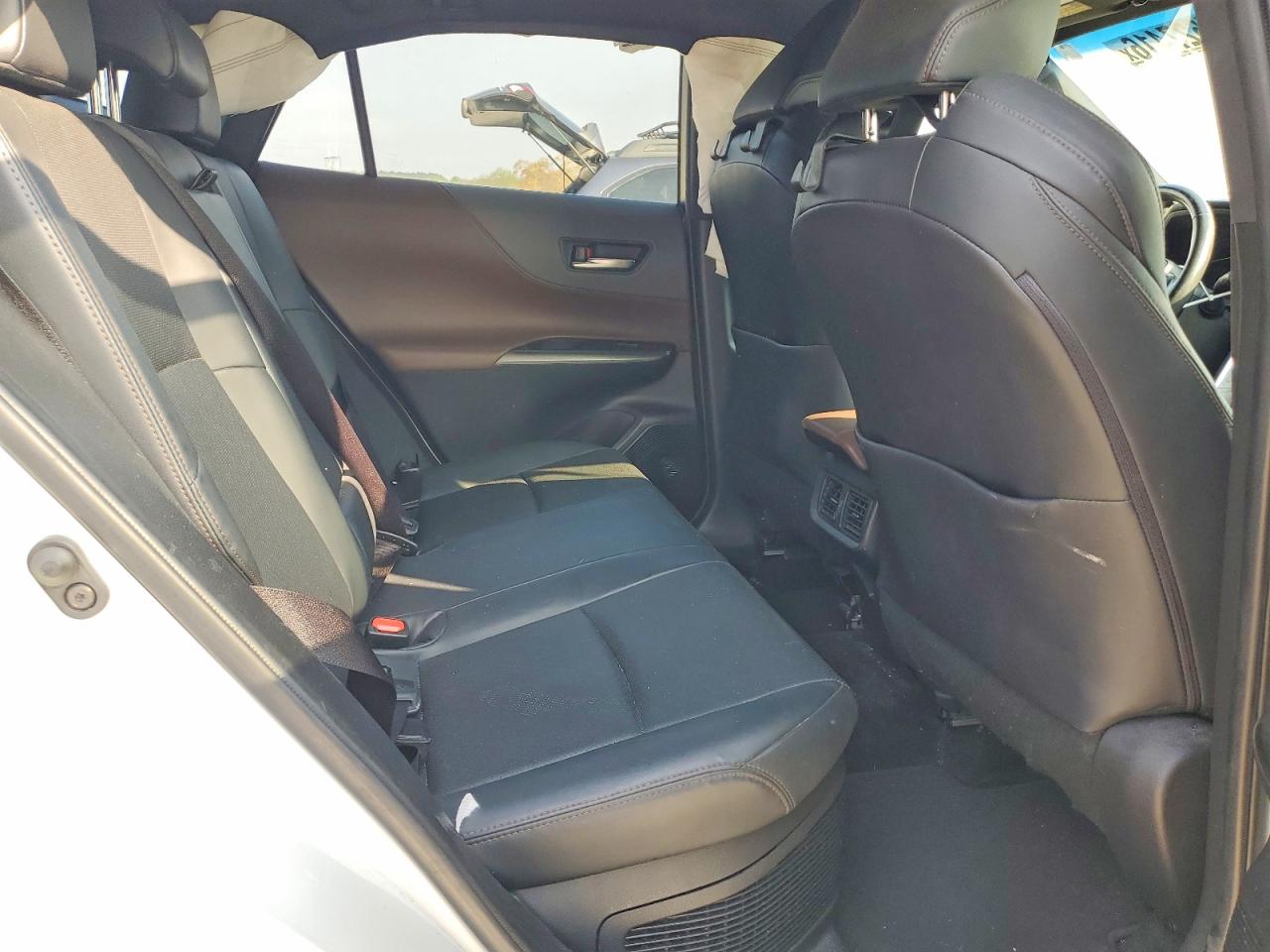 2021 TOYOTA VENZA XLE photo 21
