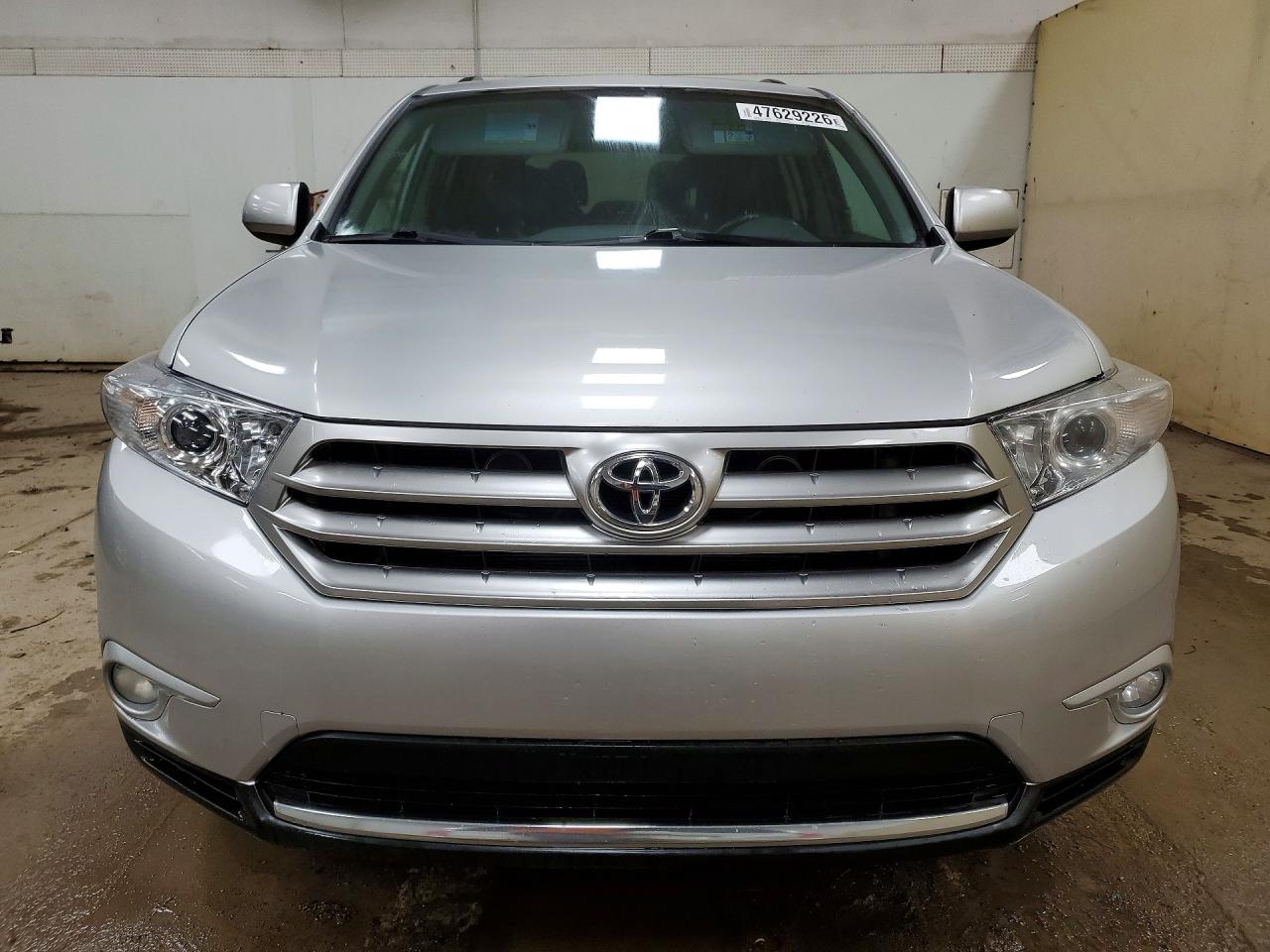 2013 TOYOTA HIGHLANDER SE photo 13