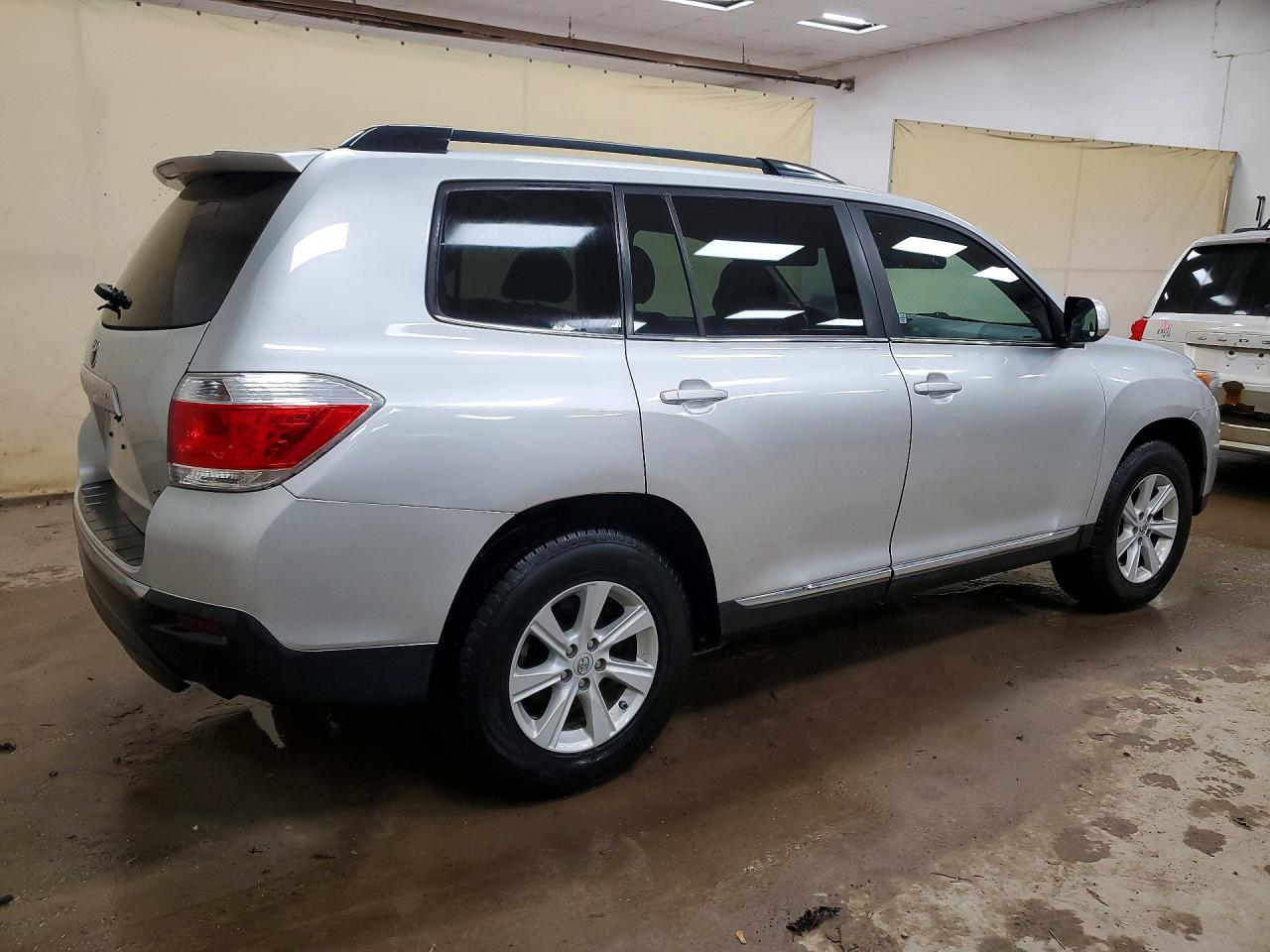 2013 TOYOTA HIGHLANDER SE photo 7