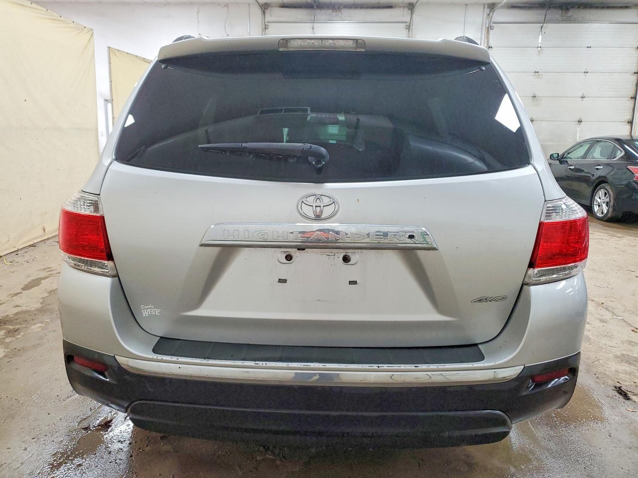 2013 TOYOTA HIGHLANDER SE photo 16