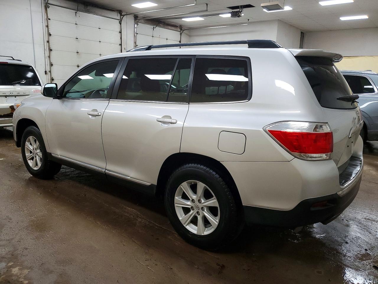 2013 TOYOTA HIGHLANDER SE photo 4