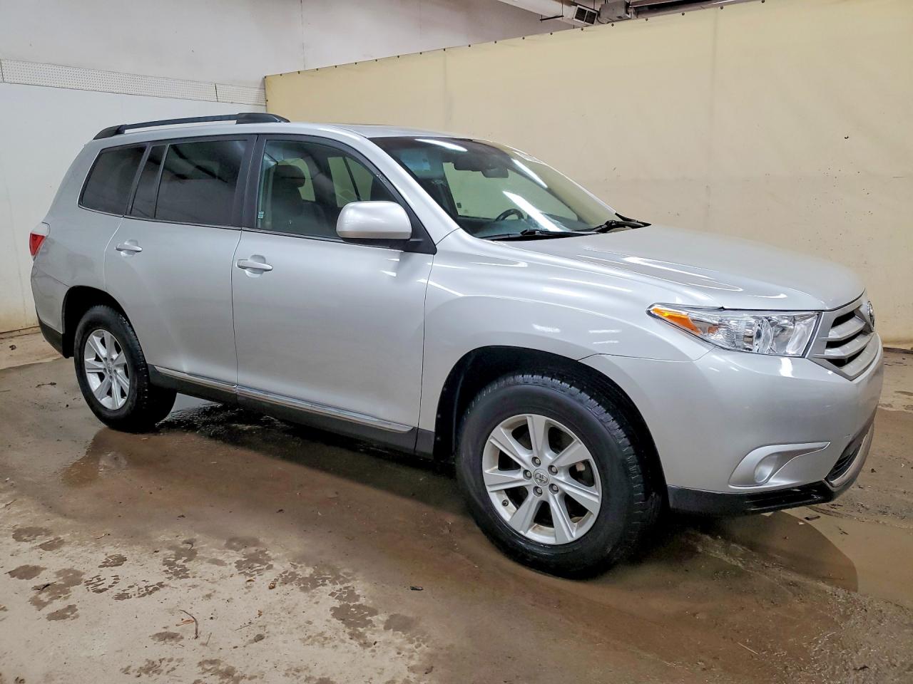 2013 TOYOTA HIGHLANDER SE photo 10