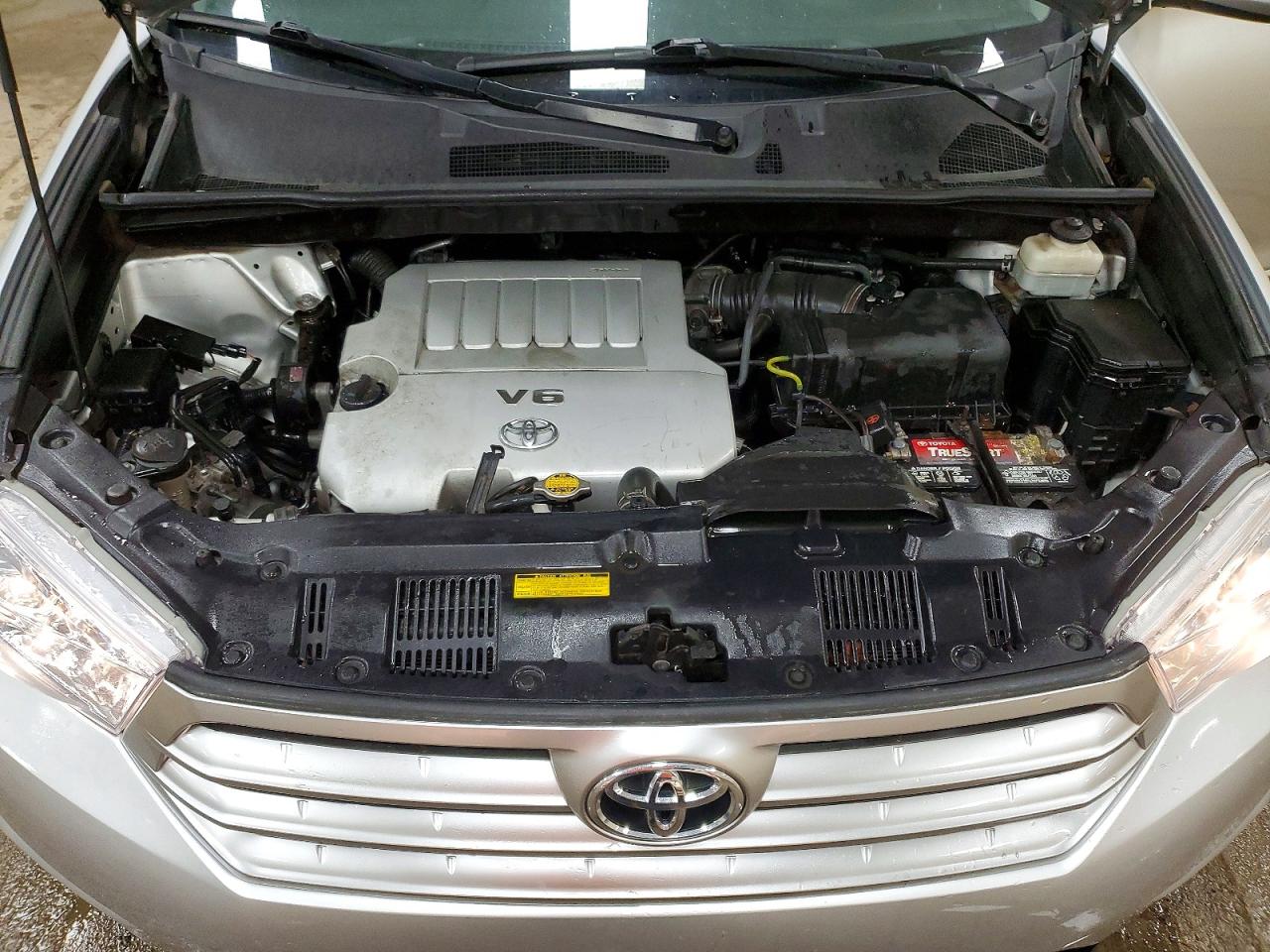 2013 TOYOTA HIGHLANDER SE photo 34